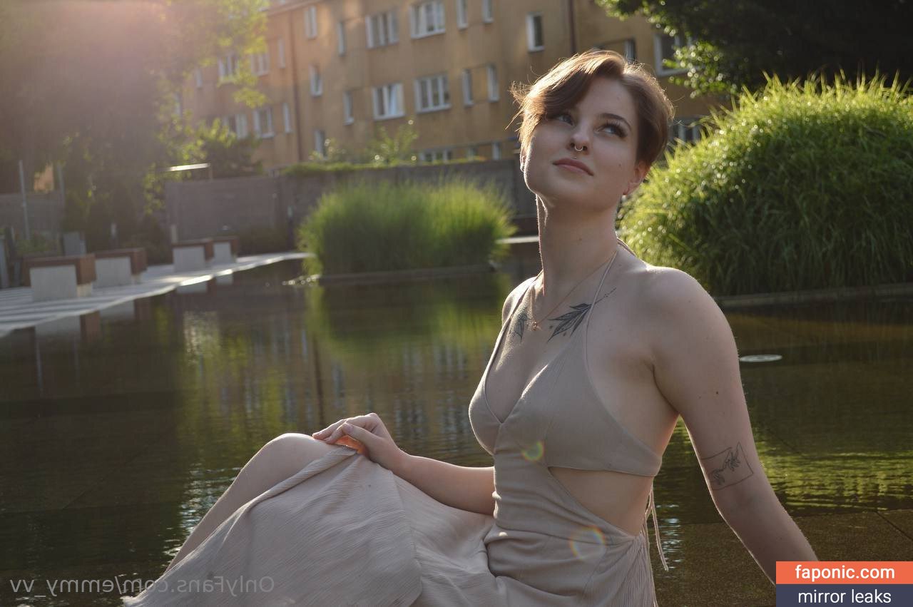 Emmy_vv, emmy.v.v, luna_mul Nakenläckor OnlyFans Foto #2