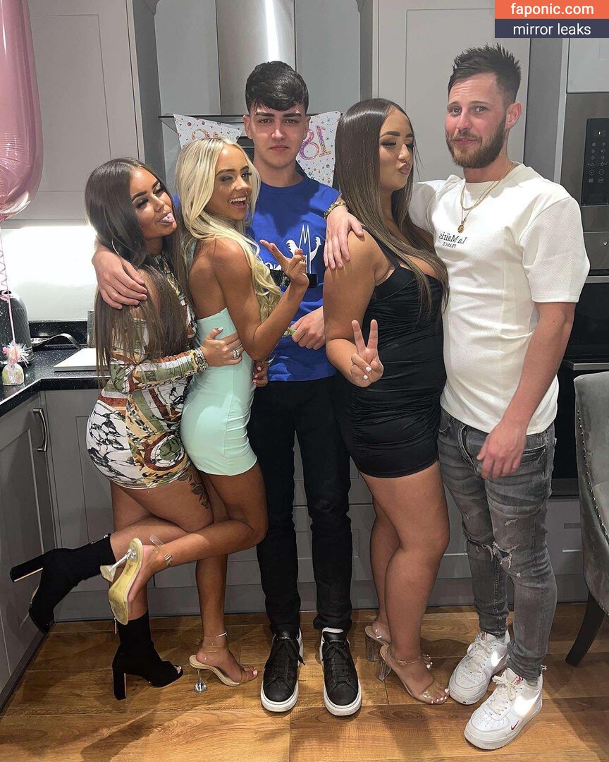 amy_nicolexx, amythompson893, petitesneakylink Nakenläckor OnlyFans Foto #3
