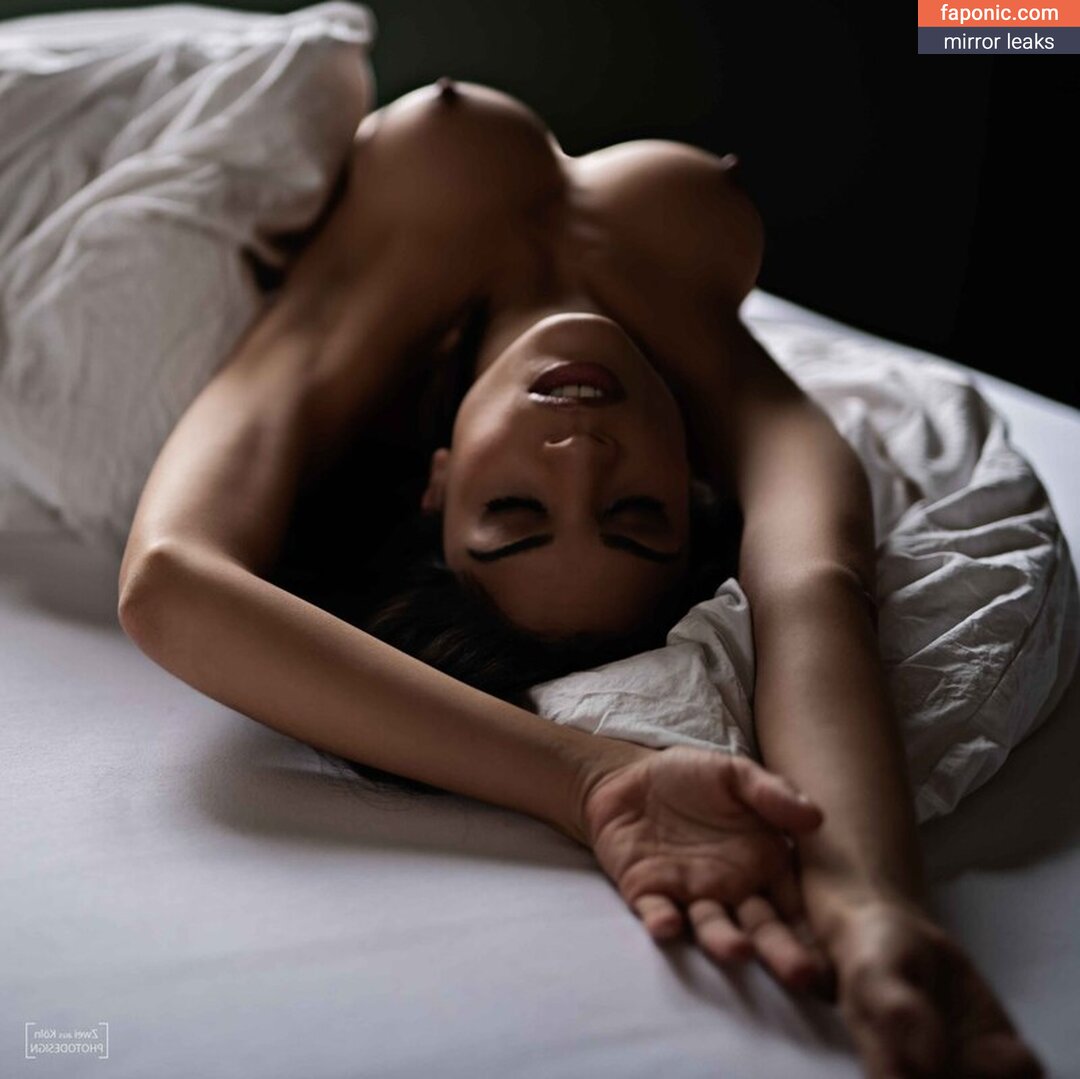 Alessandra Sironi Nakenläckor  Foto #52