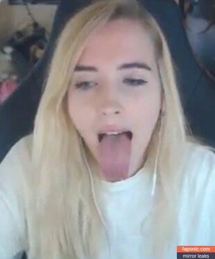 EmilyCC, emilycczz, emjayplays Nakenläckor OnlyFans Foto #4