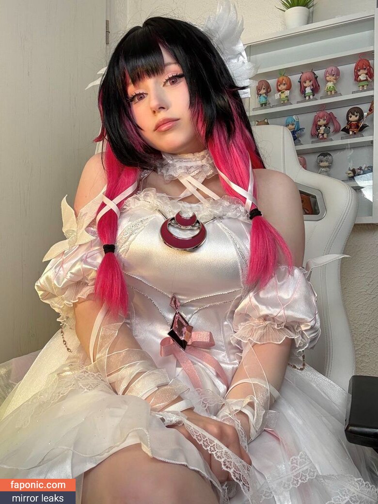 Upminaa, https: Nakenläckor  Foto #227