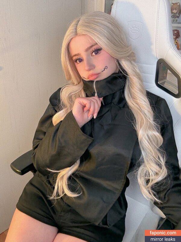 Upminaa, https: Nakenläckor  Foto #328