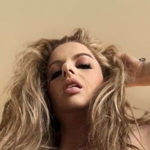 hollyknowlesworld