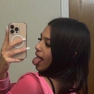 Mia Kahn